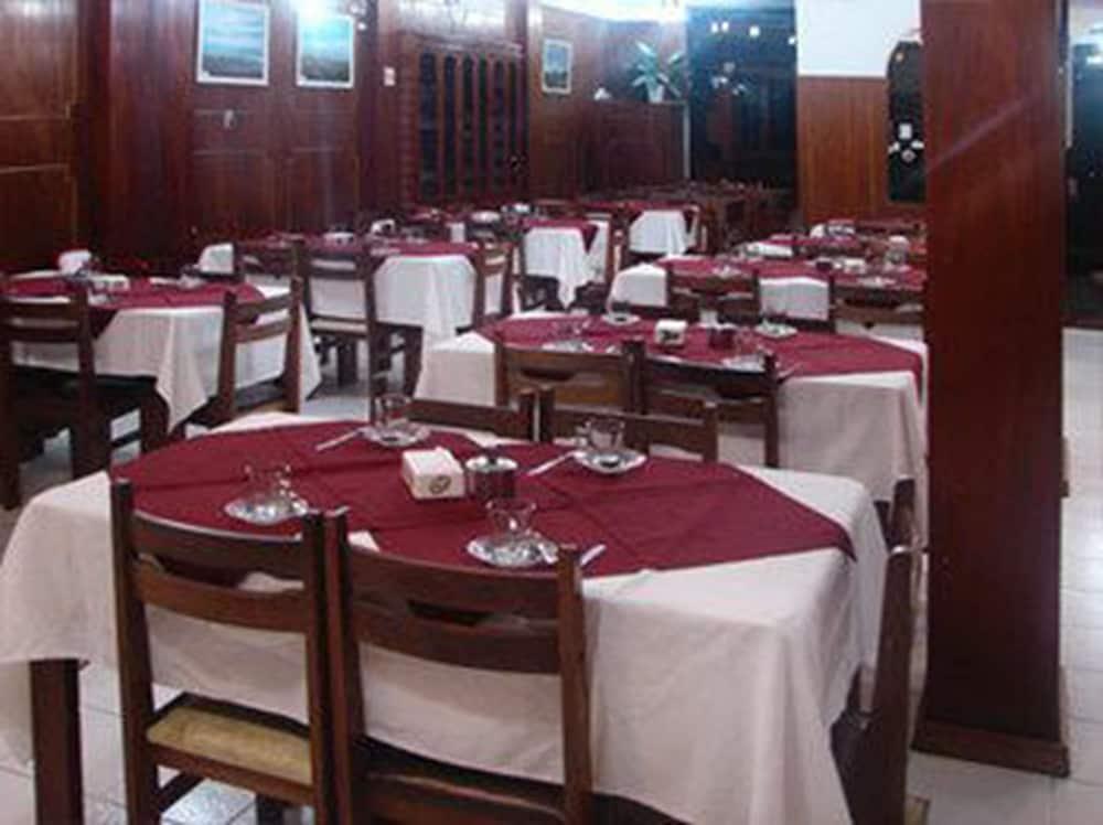Cheltum Hotel Trelew Ngoại thất bức ảnh