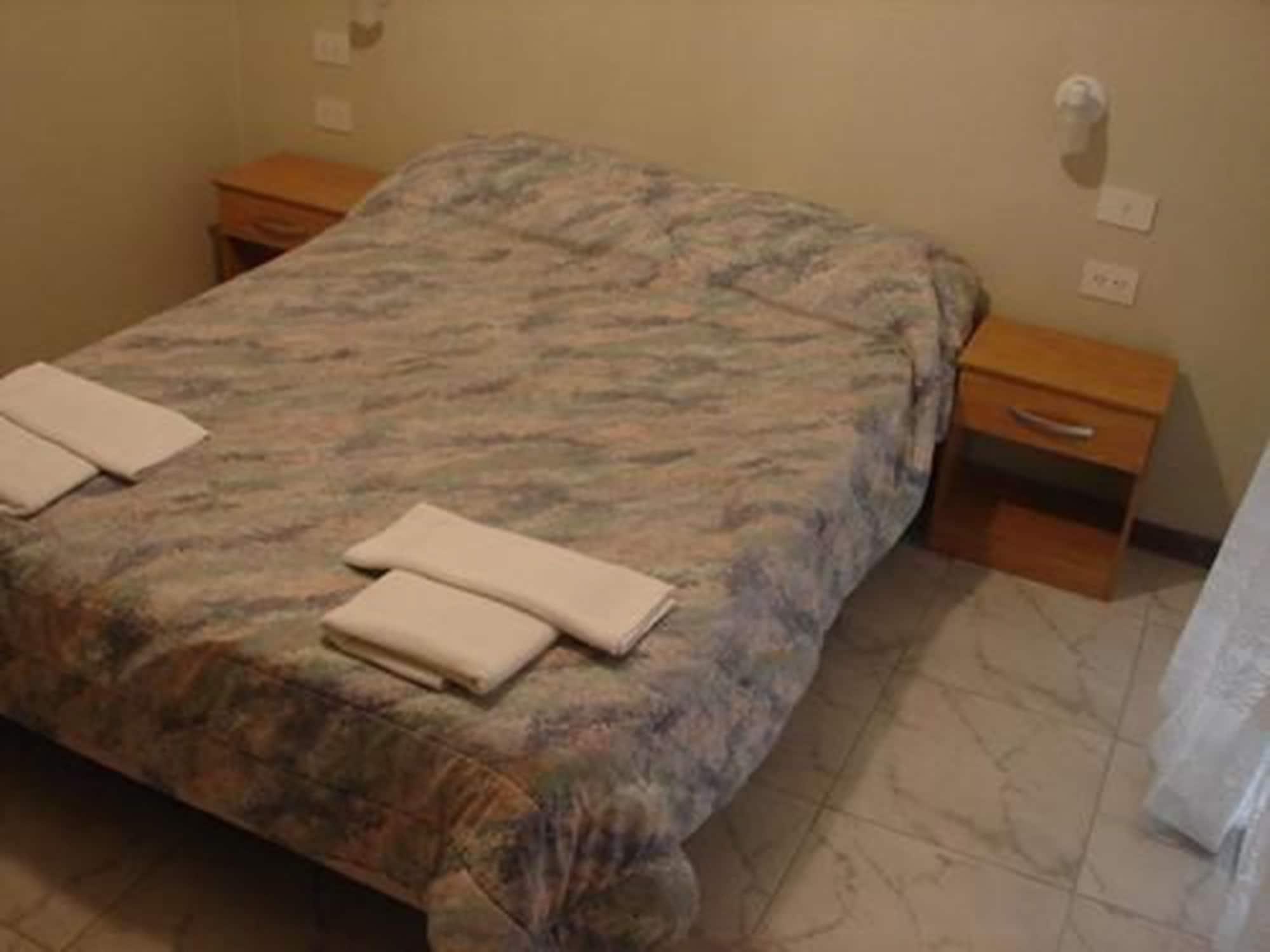 Cheltum Hotel Trelew Ngoại thất bức ảnh