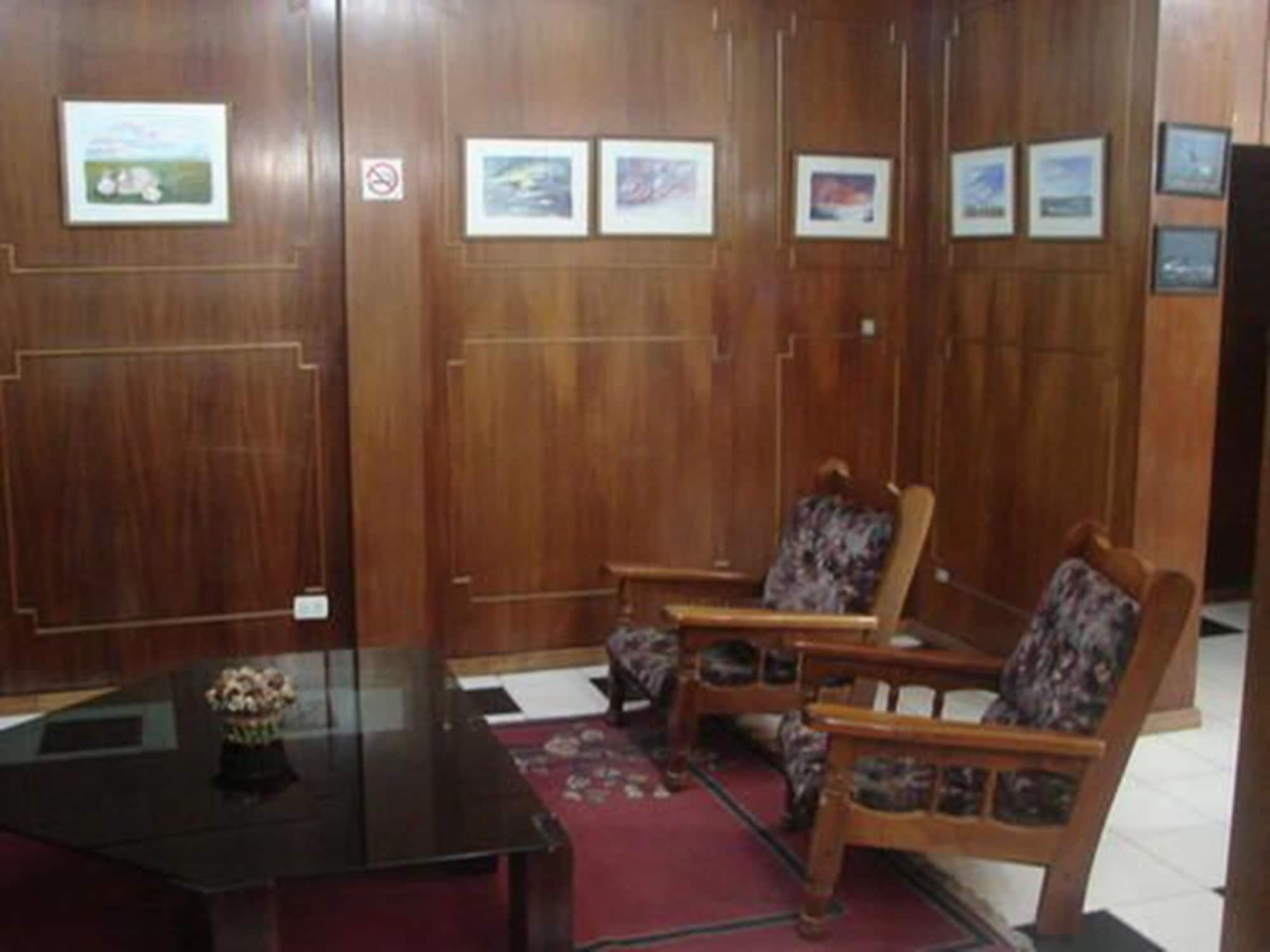 Cheltum Hotel Trelew Ngoại thất bức ảnh